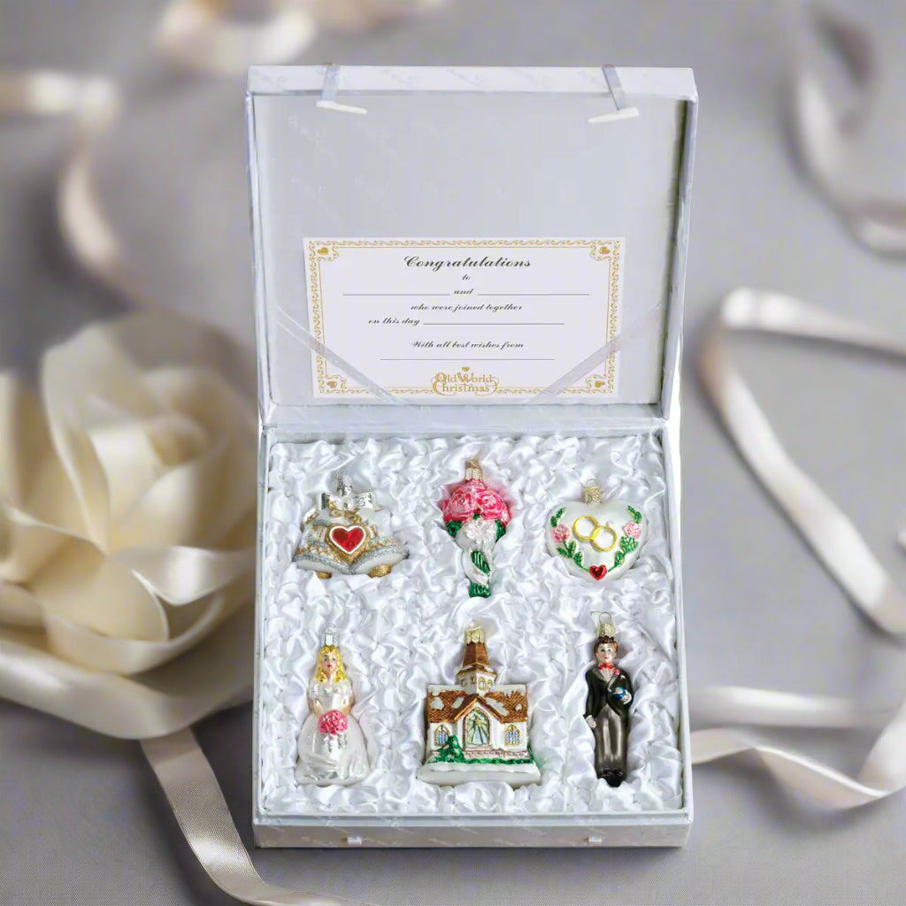 Set of wedding-themed figurines in a decorative box with a card inside.