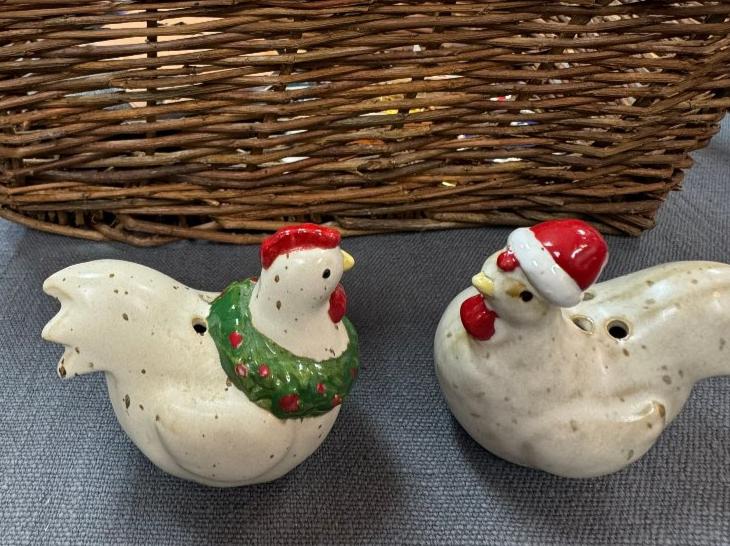 Mud Pie - Chicken Farm Holiday Salt & Pepper Shakers