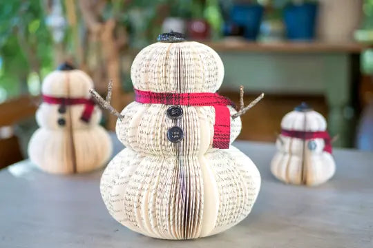 De la raíz a la vid - Decoración navideña de muñeco de nieve - Decoración literaria navideña hecha a mano