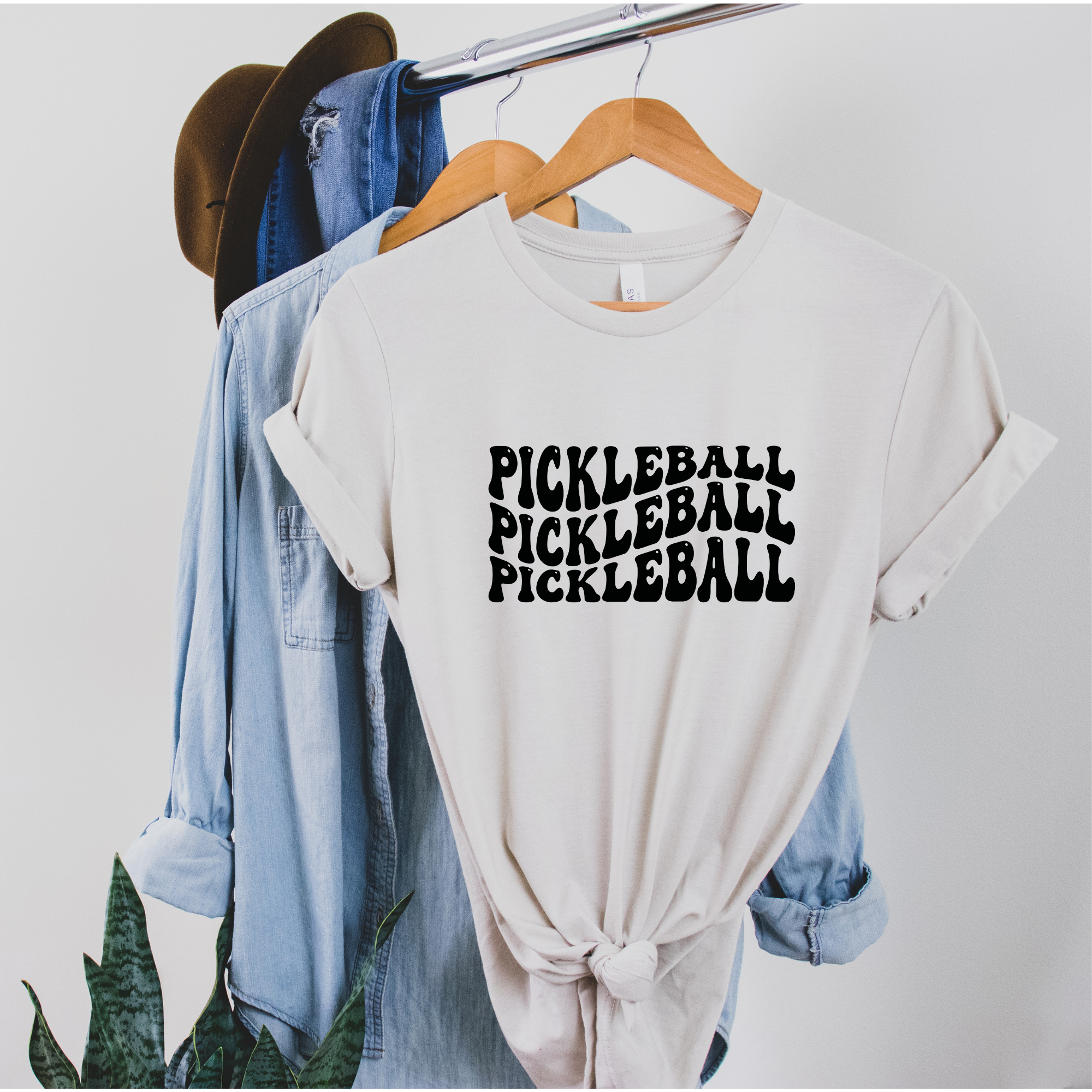 Willow Poppy - Pickleball Graphic Tee: Small / Sage Green