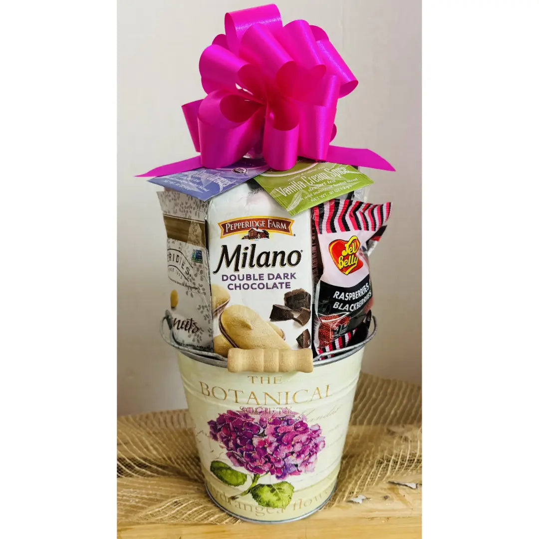 Cesta de regalo pequeña con hortensias botánicas